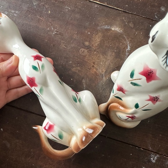 ❀ Vintage Ceramic Siamese Cat Figurines with Floral Design ❀ - Picture 4 of 8